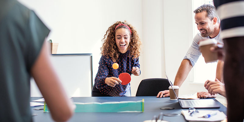 公司是否在额外福利和基本福利方面做得太过火了？